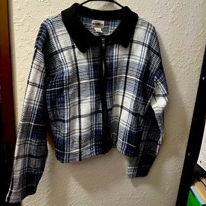 Excellent used condition vintage zip up tweed jacket in black and white